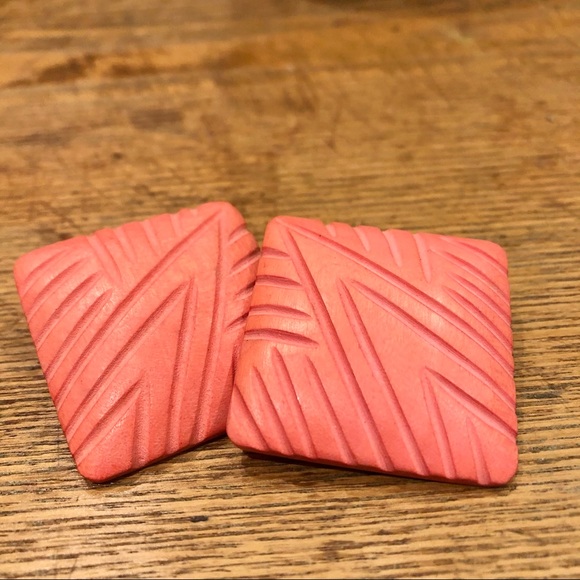 Vintage | Wooden Carved Coral Statement Earrings - Picture 4 of 5